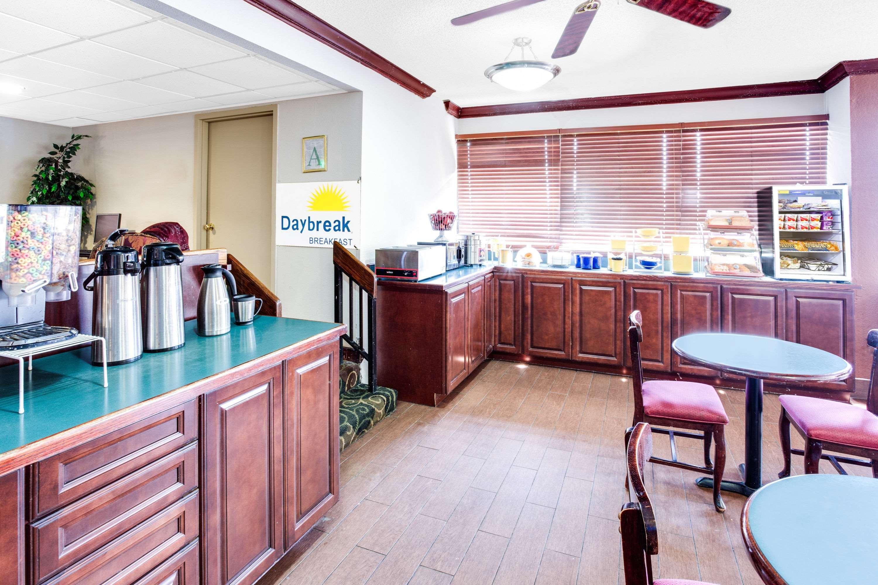 Days Inn By Wyndham Greenville Ms Esterno foto
