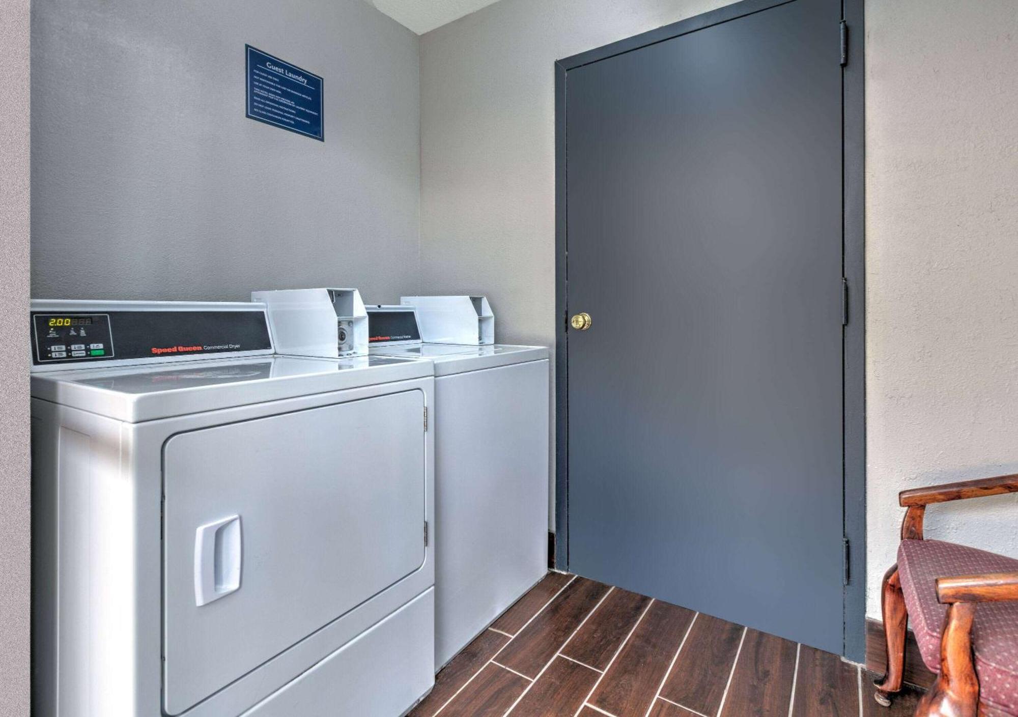 Days Inn By Wyndham Greenville Ms Esterno foto