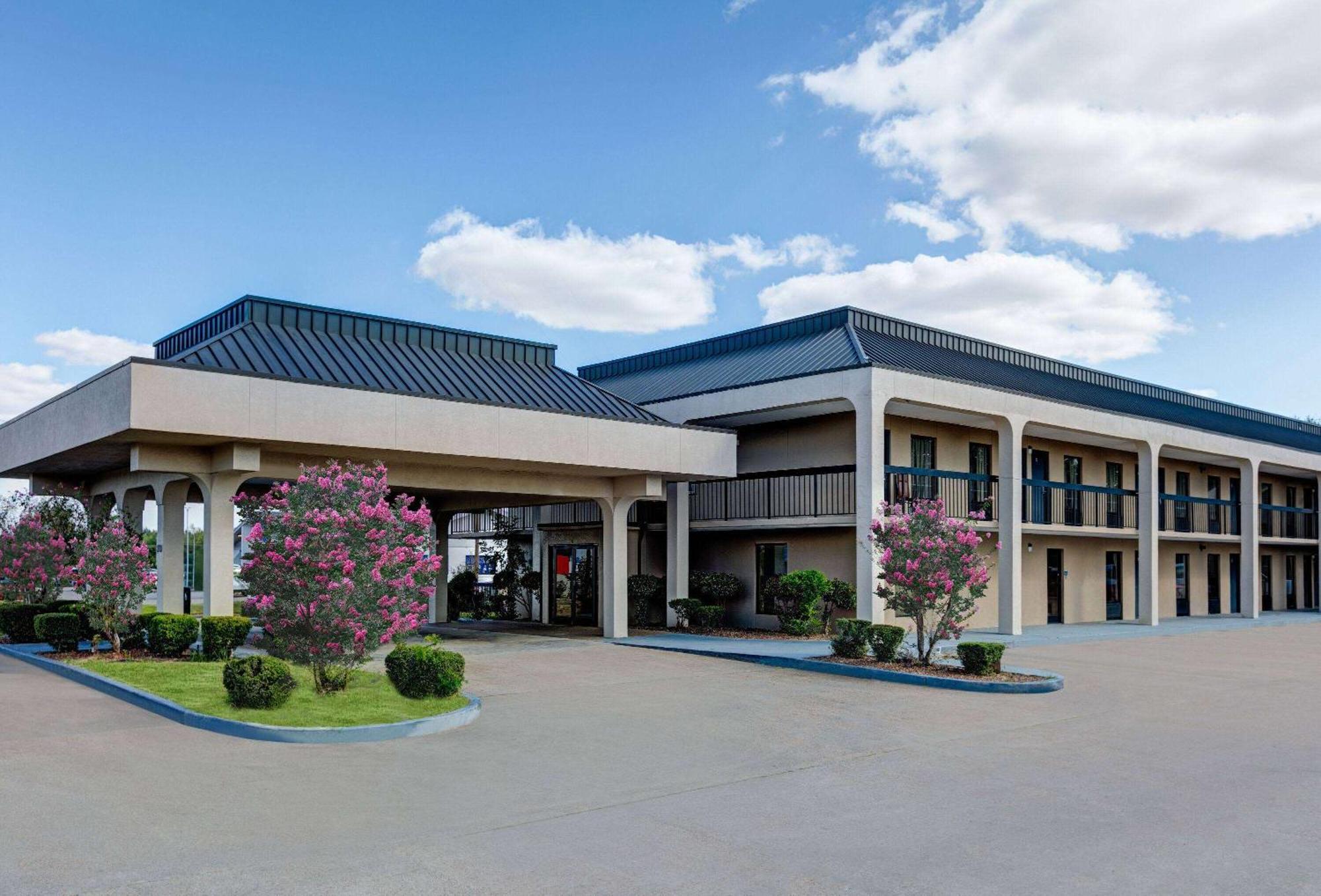 Days Inn By Wyndham Greenville Ms Esterno foto